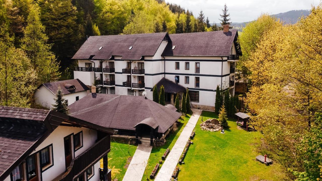 Готель Casa Octavian Сучевіца Екстер'єр фото