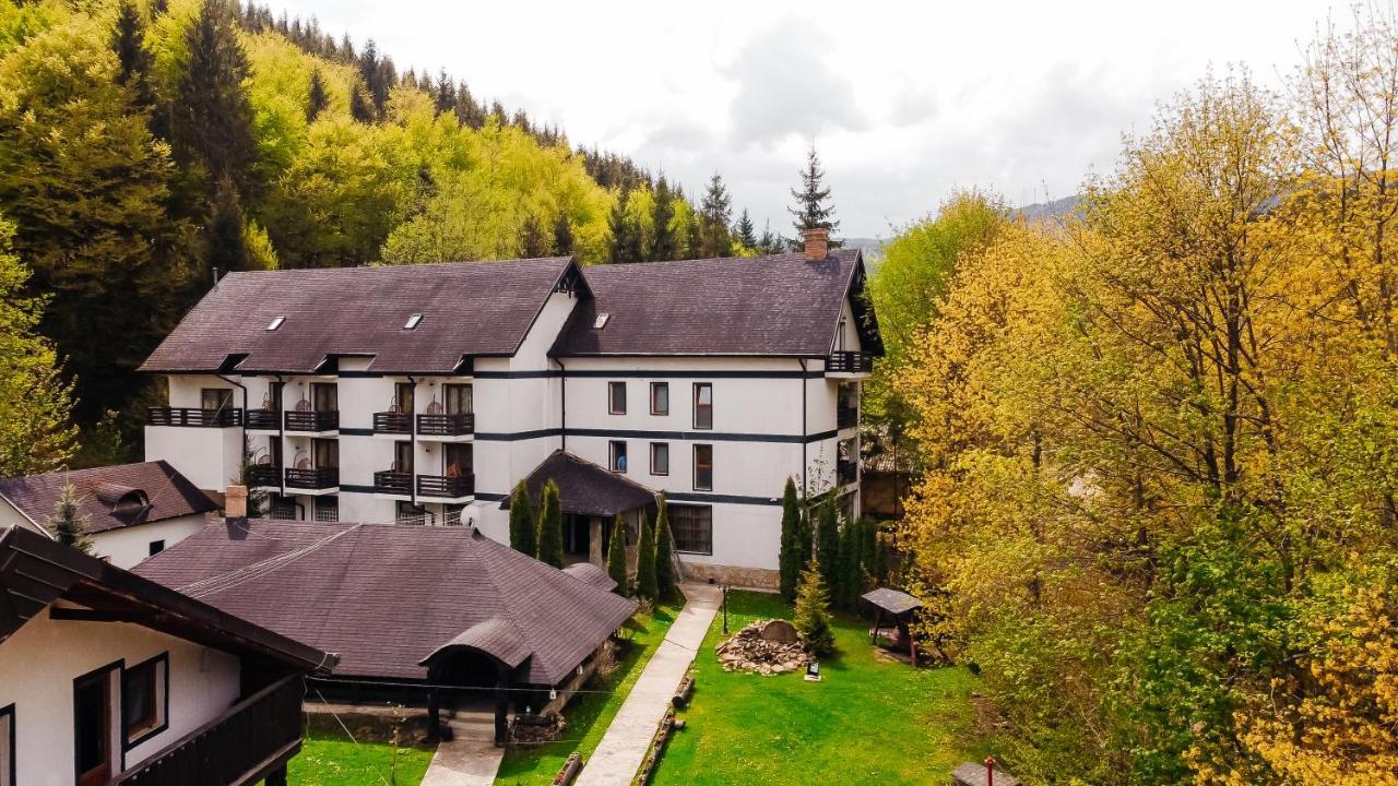 Готель Casa Octavian Сучевіца Екстер'єр фото